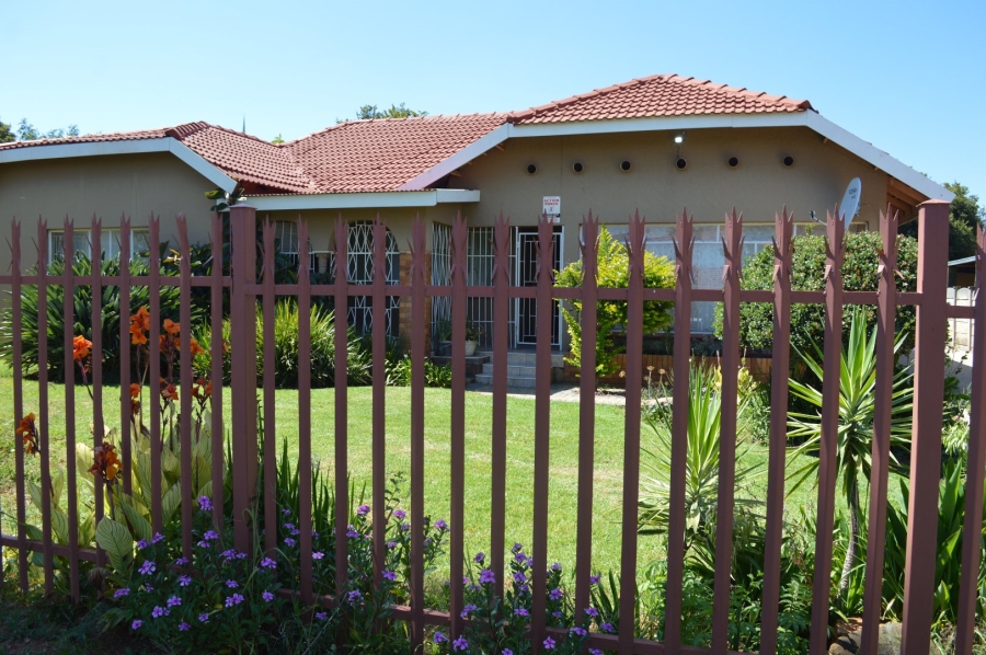 4 Bedroom Property for Sale in Roosheuwel North West